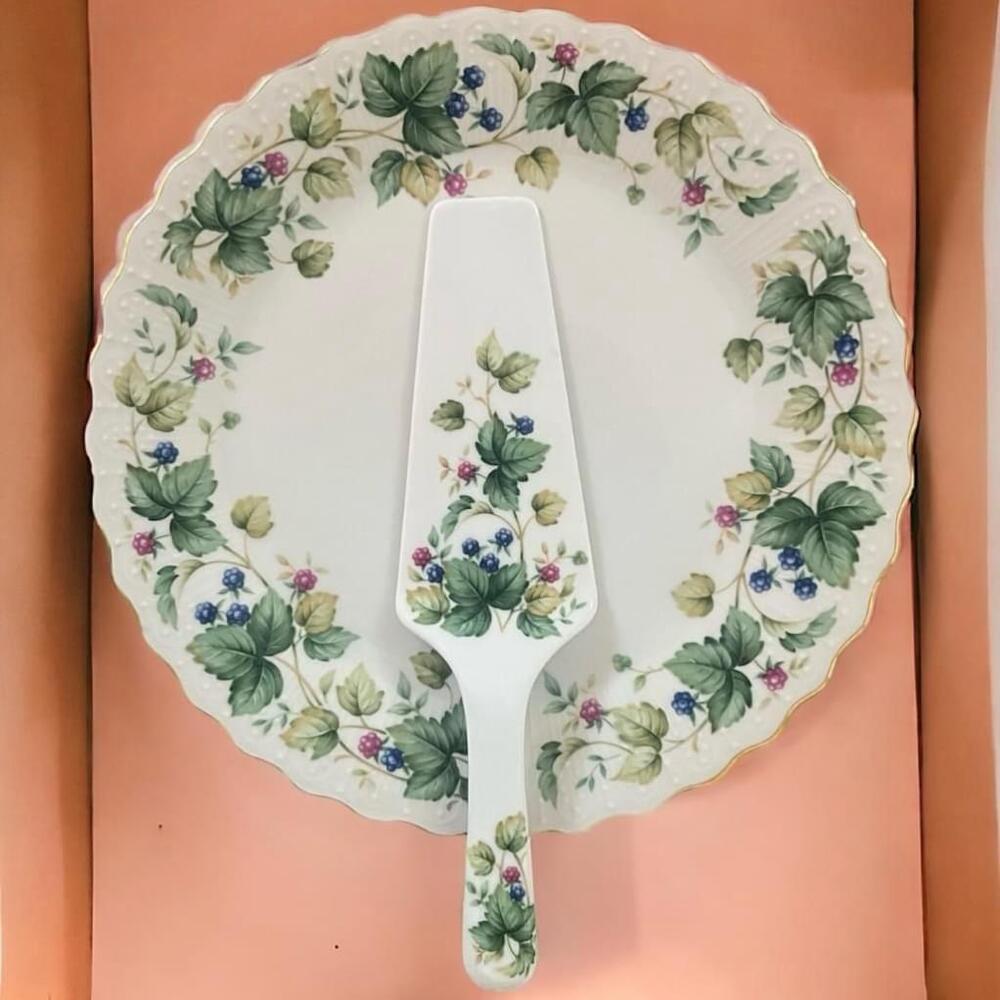 Vintage Andrea by Sadek Fine Bone China Cake/Pie Server/Farmhouse Kitchen